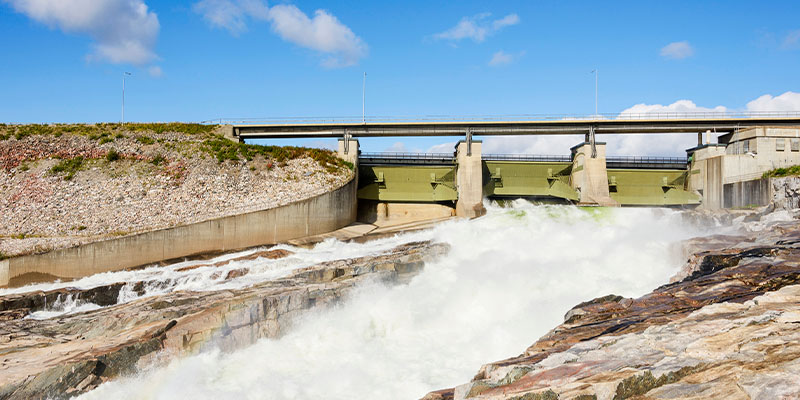 Vattenkraftverk som producerar förnybar el.